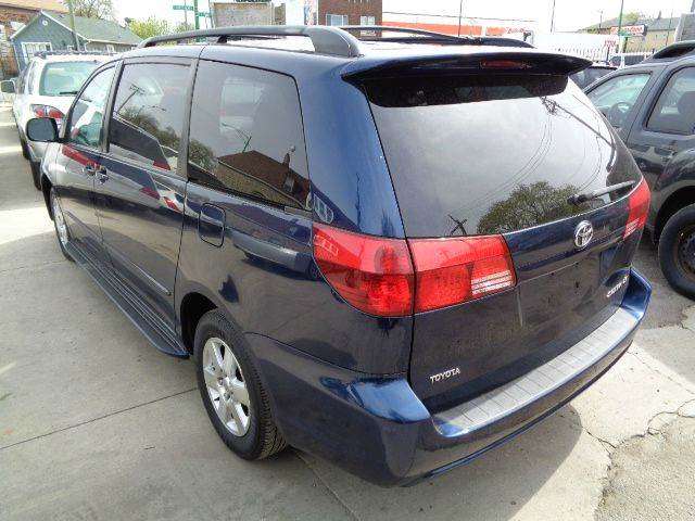 2005 Toyota Sienna LE 7-Passenger 4dr Mini-Van